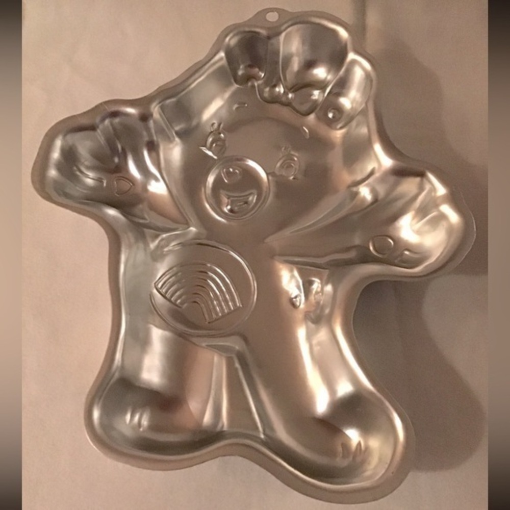 WILTON CARE Cheer BEAR CAKE PAN 2105 5555 Rainbow